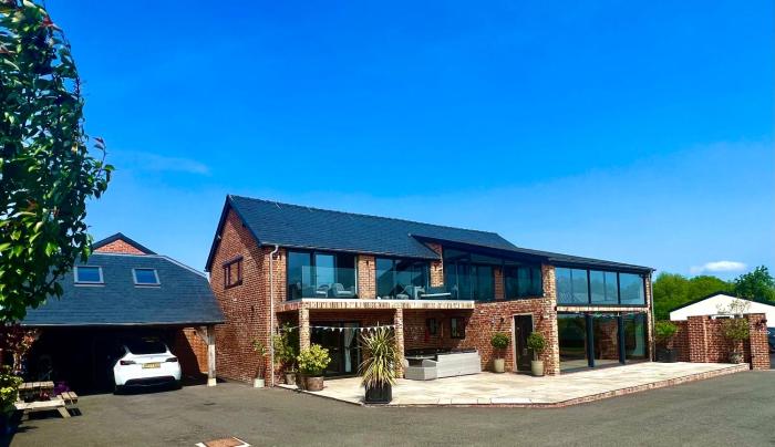 Open plan barn conversion in Herefordshire