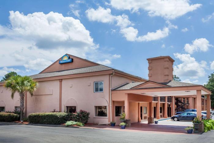 Days Inn by Wyndham Columbia