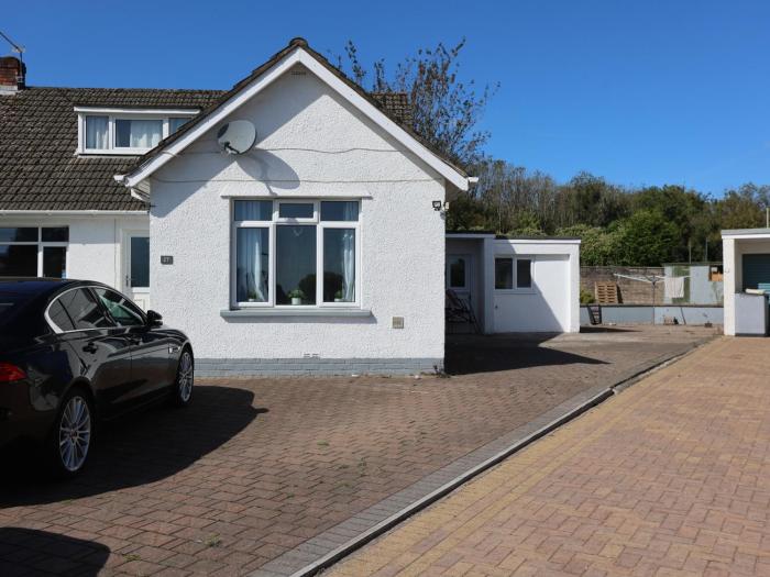 Comfortable Studio Apartment By N And N Stays Ltd, Peaceful Area Close to Cardiff Bay and Access Training Centre, Private Parking and Fast Wifi