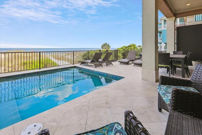 21 Singleton Beach- Oceanfront, Pool, Private Beach Access! Free Activities Included