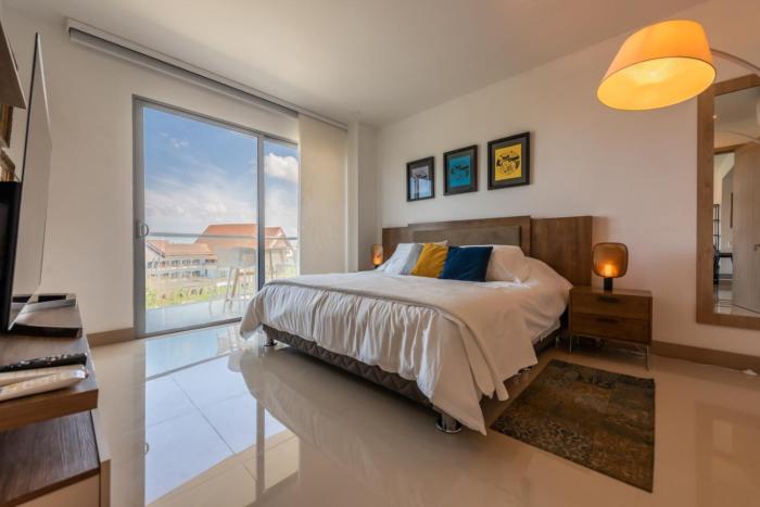 Frente al Mar, con playa y 4 piscinas en Cartagena