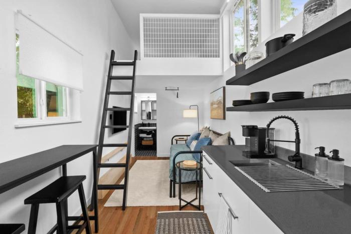 Spacious and Bright with Deck Walkable to 6th St