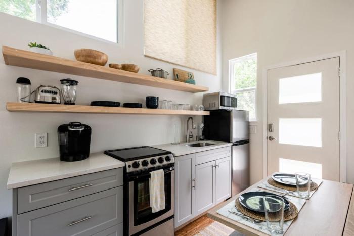 Charming, Cozy Tiny Gem with Hot Tub and Trail Access