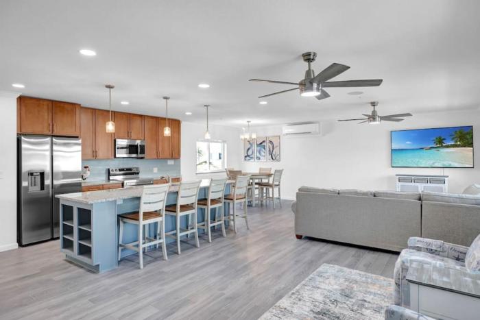 Blue Octopus Hideaway at OI