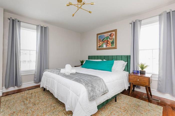 Royal Respite Green Kings and Grey Queens Hideaway!