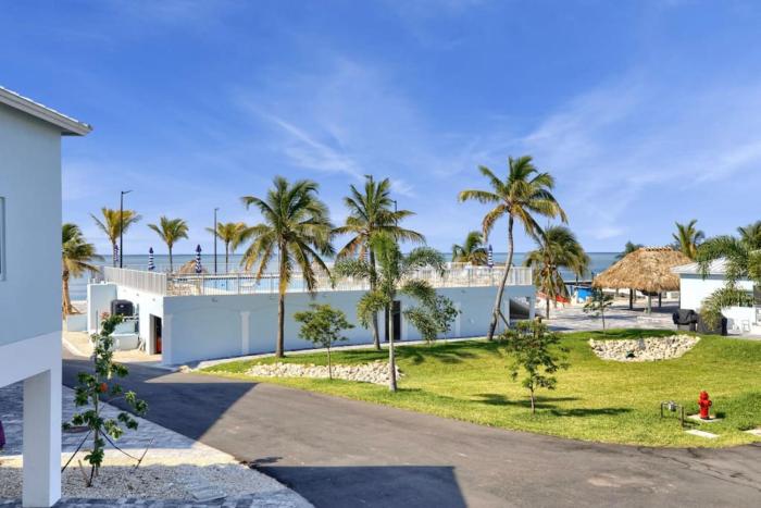 Ocean Front Breeze in Paradise