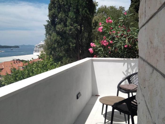 Apartments Tayra - Comfort studio apartment with balcony BR3