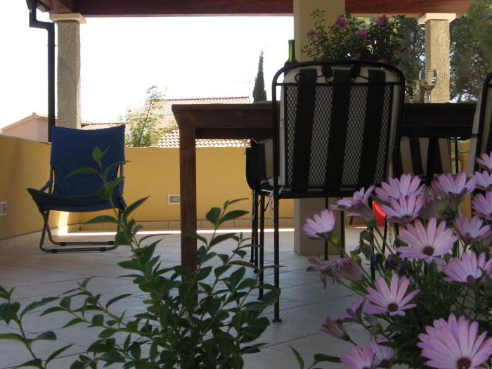 2 bedroom apartment with terrace