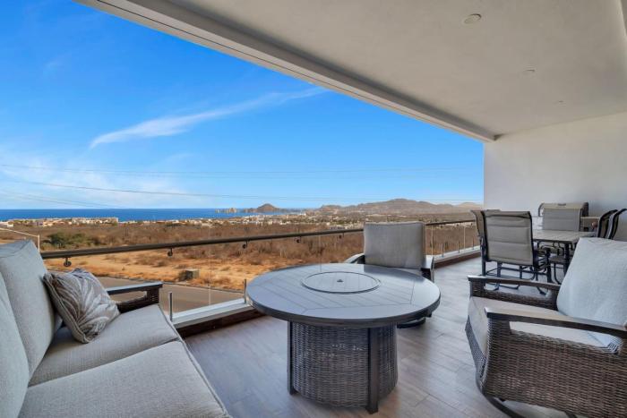 Stunning Views of Cabo San Lucas Bay 2BD-2BA