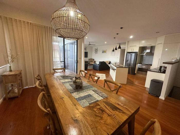 Second Level on Honeysuckle