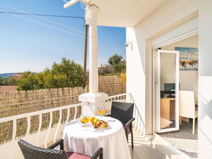 Apartments Bla evi - Comfort Two Bedroom Apt with Hot Tub and Sea View