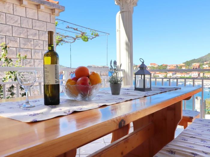 Apartments Peselj-Three Bedroom Apartment with Terrace and Sea View