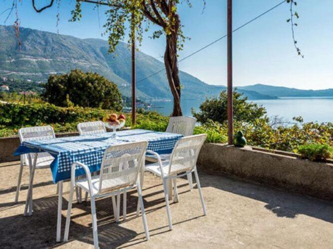 Guest House Fontana - Two Bedroom Apartment with Terrace and Sea View
