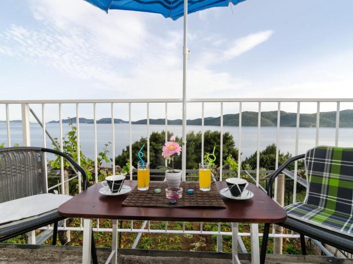 Apartment Giovani - Two Bedroom Apartment with Balcony and Sea View