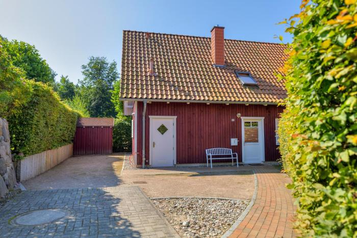 Küstenhaus mit eigener Sauna und Kamin ca 400 vom Ostseestrand