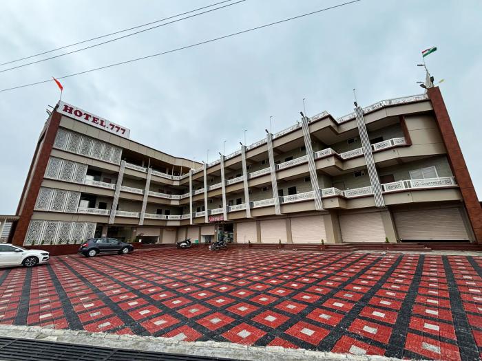 Hotel 777