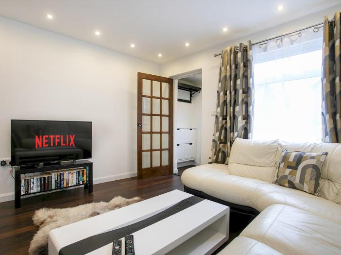 Charming Home - Free Parking - Private Garden - Pass the Keys