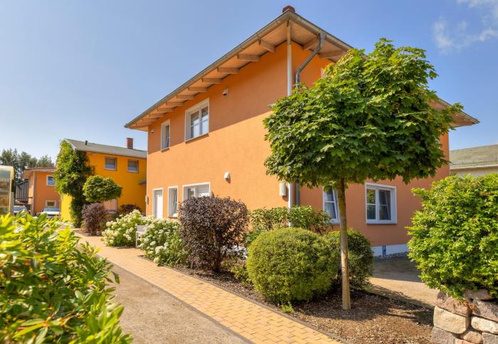 Ferienhaus Meinholdstraße mit eigener Sauna, Kamin, 4 Schlafzimmern ca 500m vom Ostseestrand