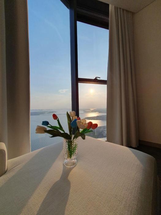 A La Carte Ha Long Apartment - Ha Long Bay View, Beachside
