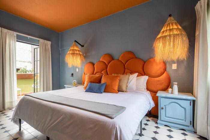 HOLT Art Deco Retreat in Vibrant 3 Bedroom Villa