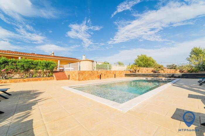 Orange House by MTPhomes