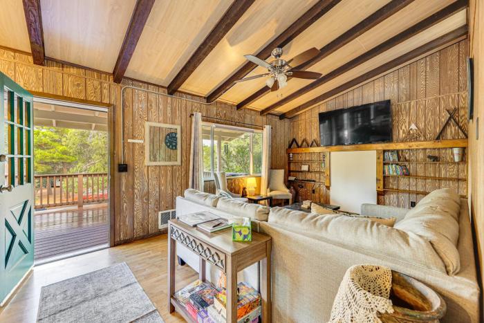 2 Mi to Dtwn Home with Deck and Grill in Payson