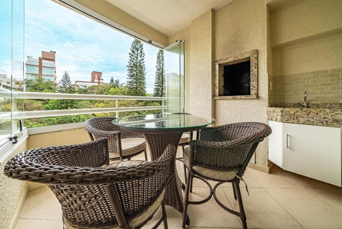 160 - Apartamento em Bombas com 3 dormitórios