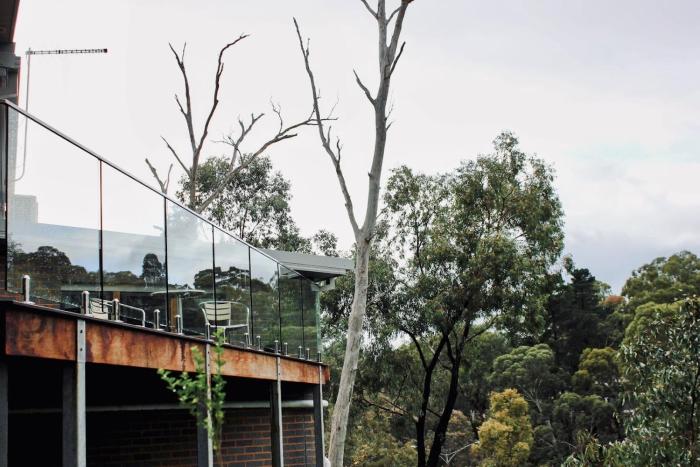 Architectural Crisp & convenient location