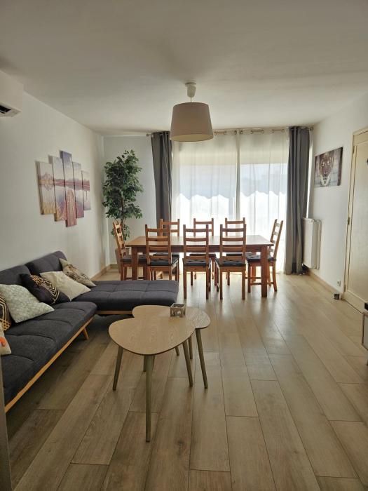 Spacieux appartement 90m2 4 chambres, proche mer, climatisation, tout confort