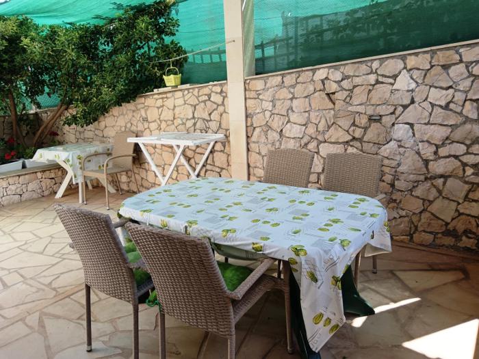 Apartment in Povlja with terrace, air conditioning, WiFi 4991-1