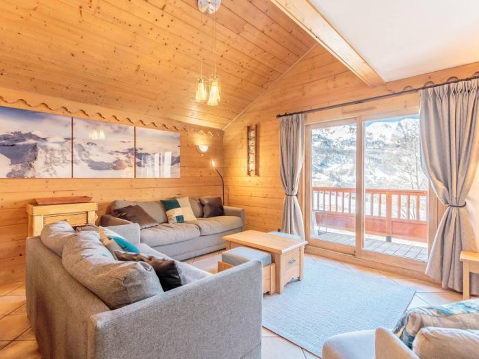 Chalet 3 chambres avec spa et piscine, pied des pistes - FR-1-461-25