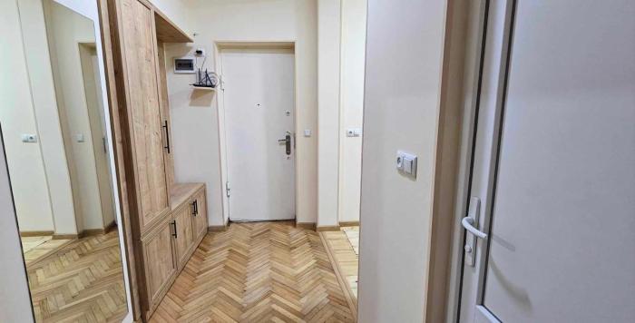 ცენტრში ბინა მშვიდ უბანში