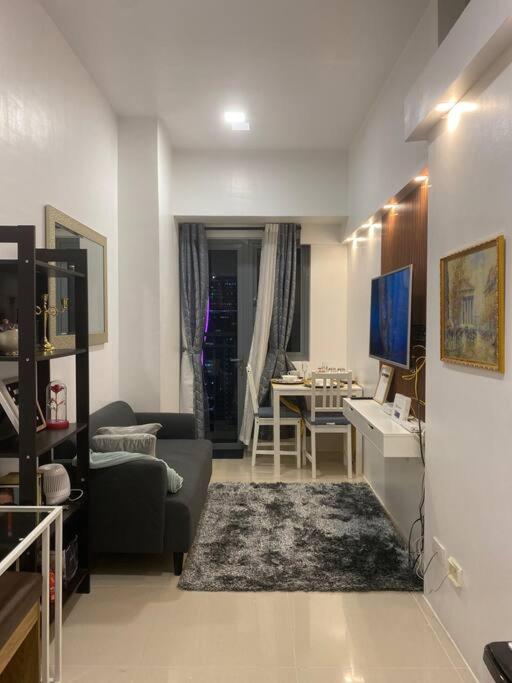 1BR CONDO Fame Residences Mandaluyong- Be My Guest Staycation- Near SM Megamall, Greenfield District, & Ortigas