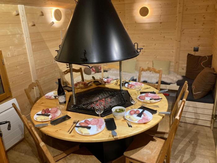 lEcho des Glieres vue montagne centre village sauna & grill