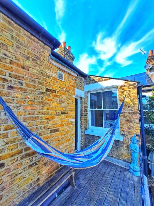 Elephant & Castle 2 bed Hammock Hangout