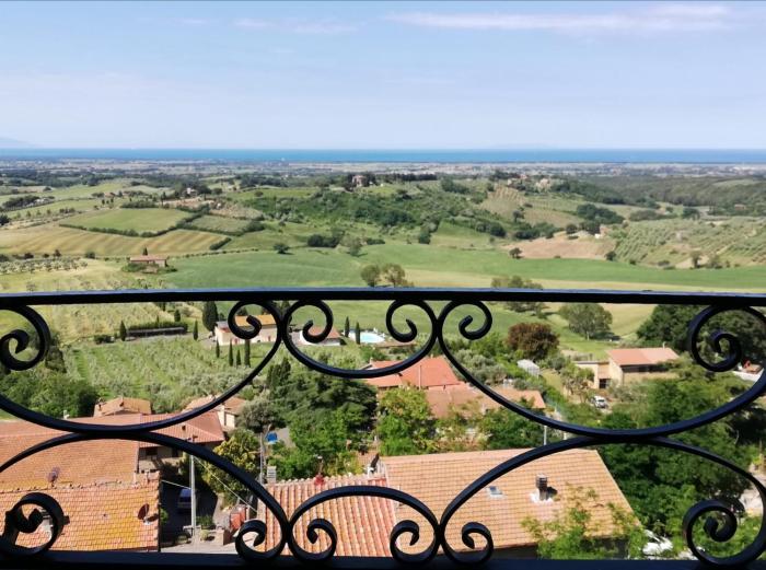 Deliziosa casetta con splendida vista sulle colline e il mare