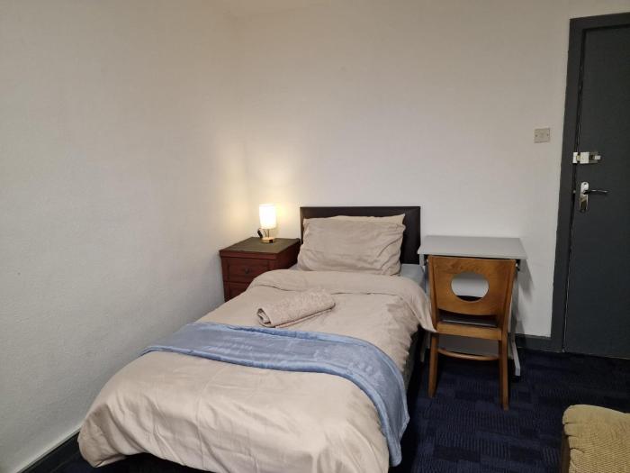 Room near East Midland Airport 7