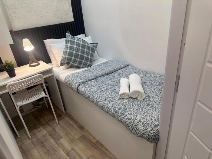 Wanderlust Partiton Room in Tecom Near Internet City Metro