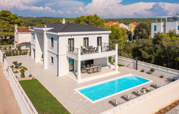 Stunning Home In Petrcane