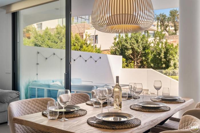 ViVi Homes - Amore Luxury ,Garden, Pool & Sauna