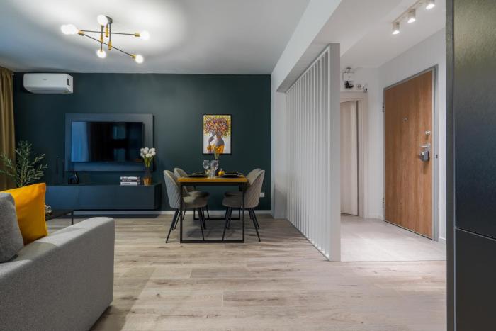 Luca - Luxury Park-View Apt with Balcony & Parking