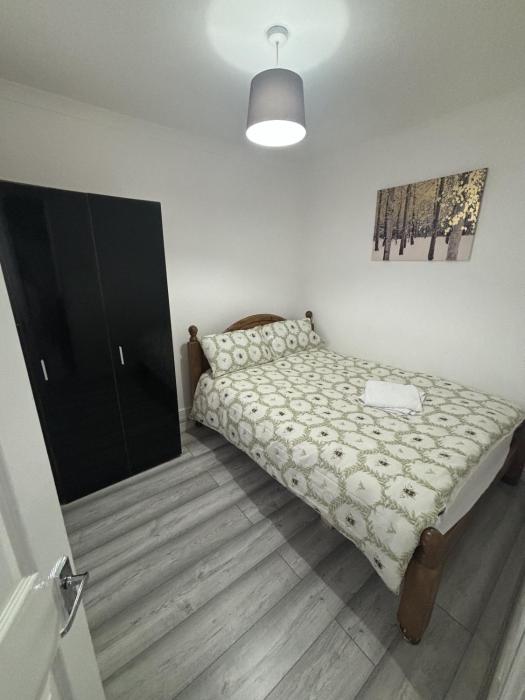 Newly refurbished 1 bed flat 7 mins from Luton airport