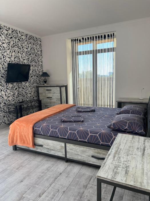 Home in Center with jacuzzi