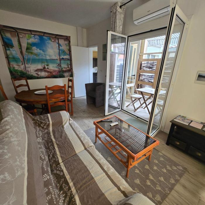 T2 climatisé independant avec terrasse, garage à velos, centre arcachon à 3 minutes des plages et des rues pietones