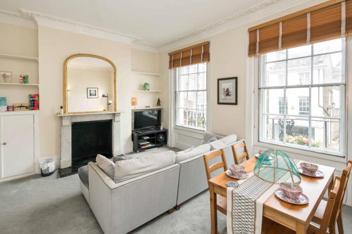 High-ceiling Gorgerous Victorian flat with private garden - 3 mins to Hyde Park, Kensington Palace, 8 mins NottingHill, High Street Kensington station