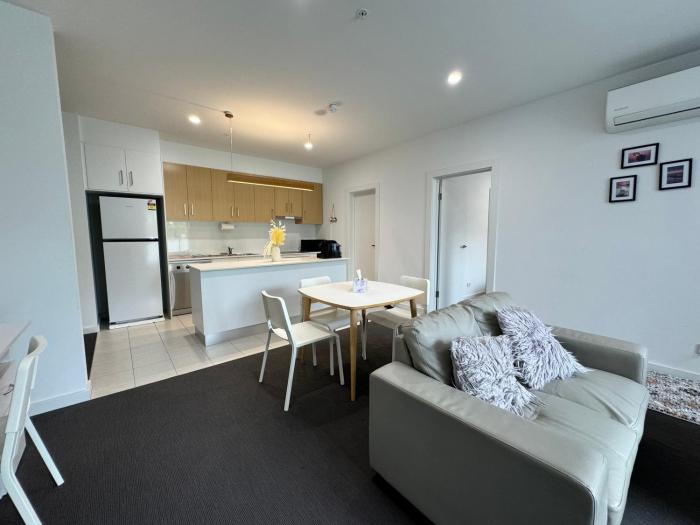 Lightsview 2 BR Apt, Free Parking and WiFi 9 KM from CBD