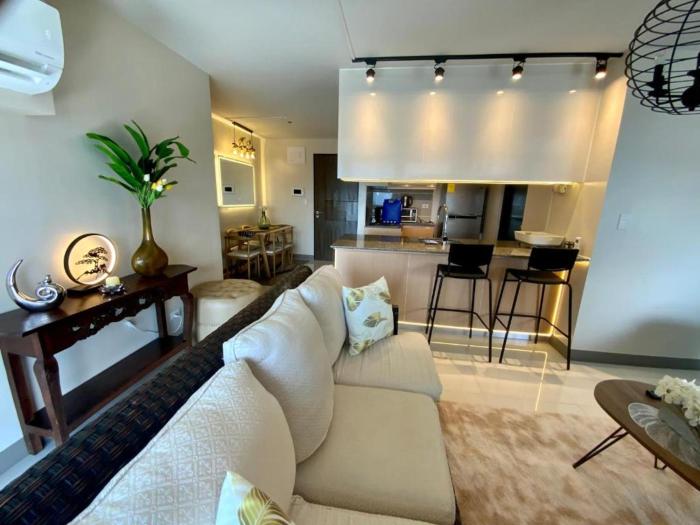 Luxurious 2 BR at Eastwood City