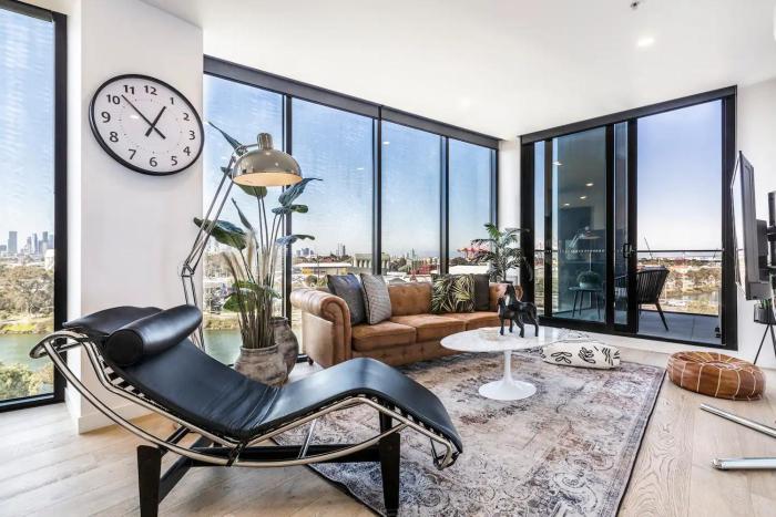 Hip Condo on Maribyrnong River Cityscape Views!