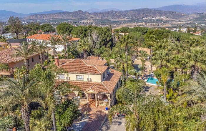 Beautiful Home In Alhaurin De La Torre