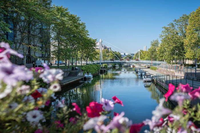 2 Bedroom Apartment with Canal View, Private Sauna, Sun Deck and EV Parking